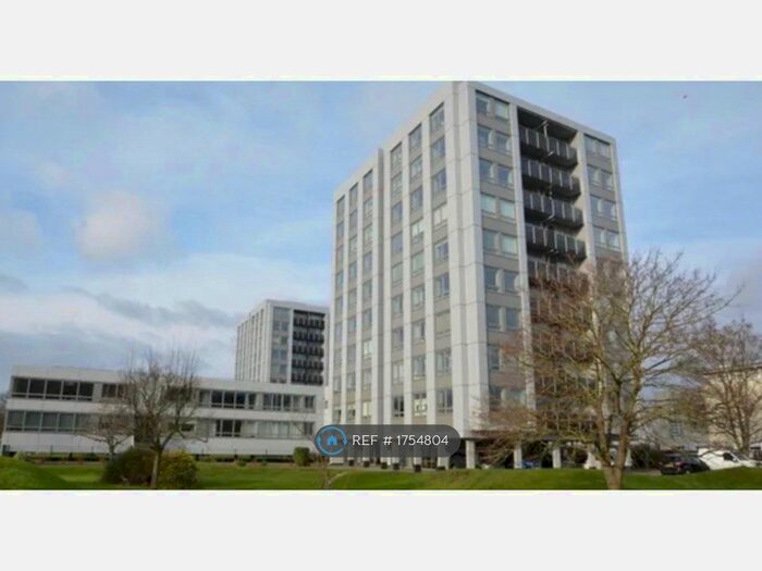 2 Bedroom Flat To Rent In Wellington Close, Walton-On-Thames, KT12