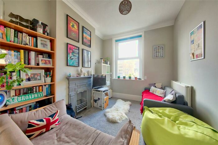 1 Bedroom Apartment To Rent In Northcote Road, SW11