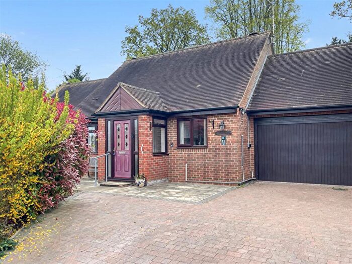 2 Bedroom Bungalow For Sale In Essex Way, Sonning Common, Reading, RG4