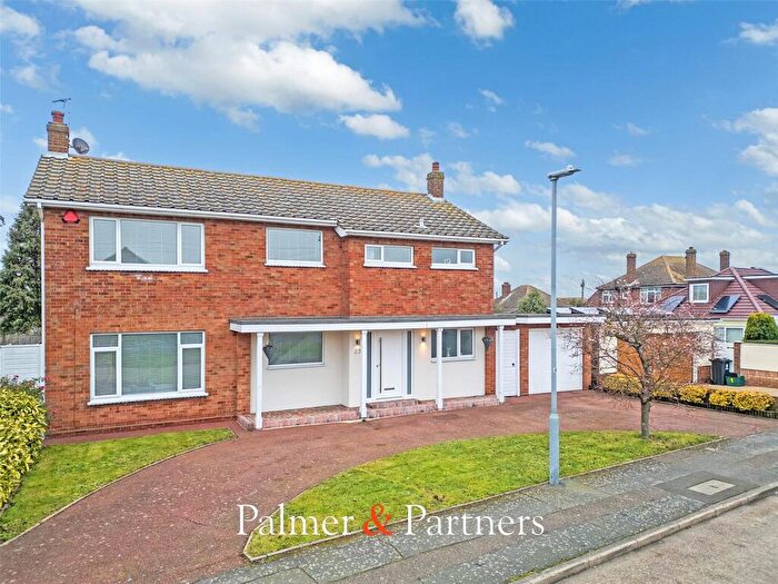 4 Bedroom Detached House For Sale In Aylesbury Drive, Holland-on-Sea, Clacton-on-Sea, Essex, CO15