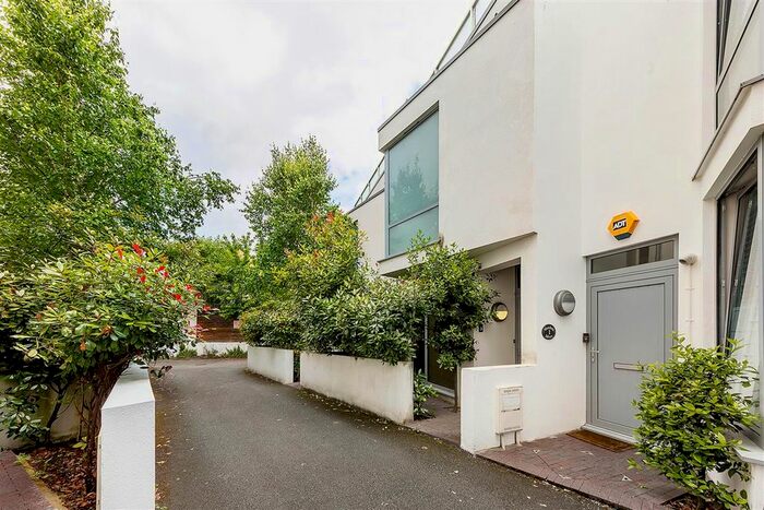 3 Bedroom Mews House To Rent In Wendell Mews, London, W12