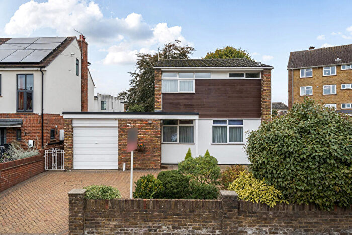 3 Bedroom Detached House For Sale In Crouch Oak Lane, Addlestone, Surrey, KT15