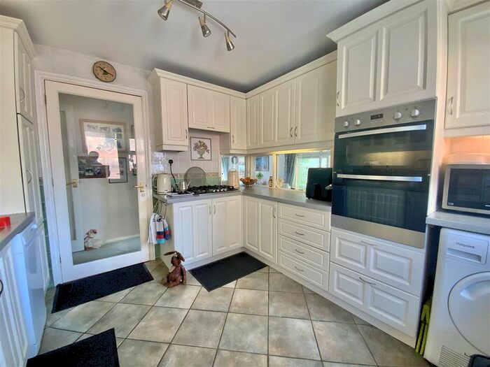 3 Bedroom Detached Bungalow For Sale In Kenchester, Bancroft, Milton Keynes, MK13