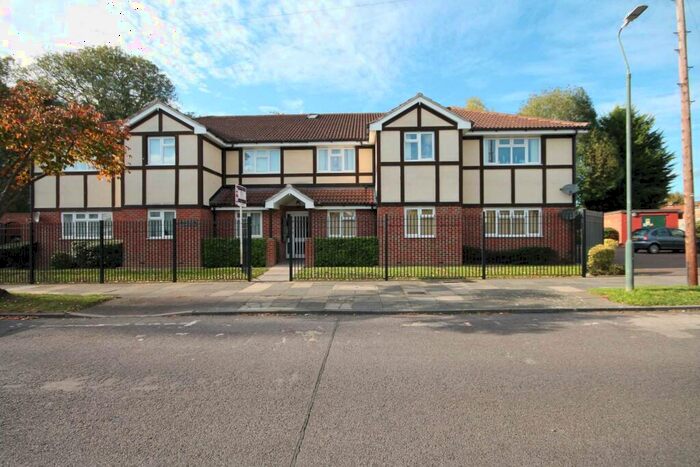 2 Bedroom Flat To Rent In Cedar Avenue, Sidcup, DA15