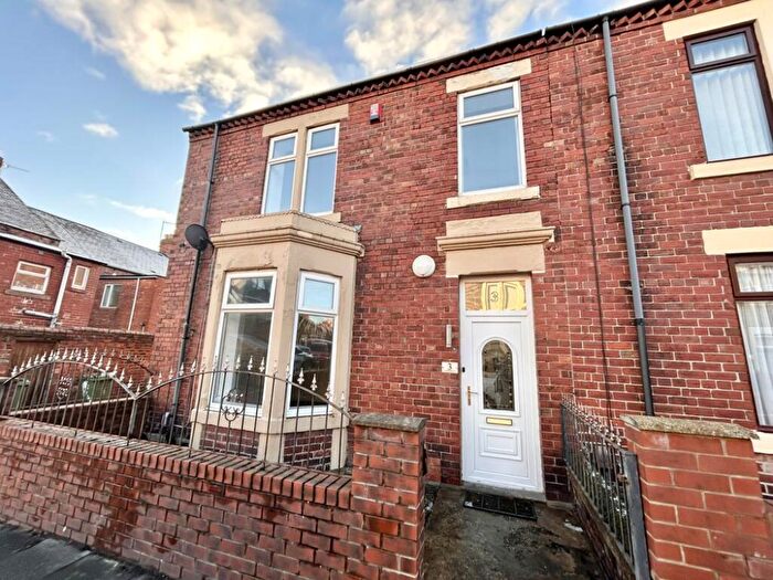 3 Bedroom End Of Terrace House For Sale In York Street, Pelaw, Gateshead, Tyne And Wear, NE10