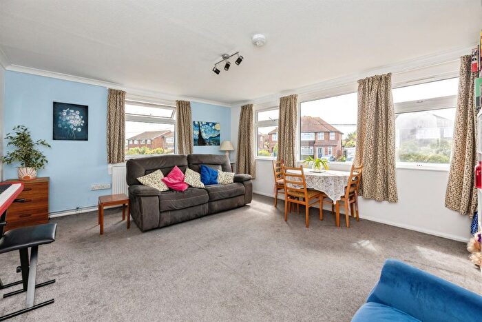 2 Bedroom Flat For Sale In Strangers Lane, Canterbury, CT1