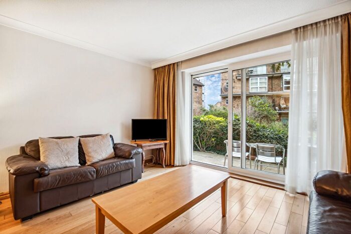 3 Bedroom Flat To Rent In Thorney Crescent, Battersea Park, SW11