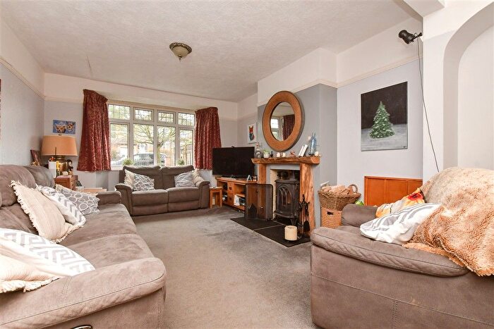 4 Bedroom Semi-detached House For Sale In Cobham Road, Leatherhead, Surrey, KT22