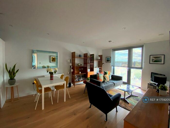 2 Bedroom Flat To Rent In Station Approach, London, E17