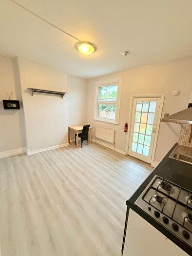 4 Bedroom Semi-Detached House To Rent In Gladesmore Road, London, N15
