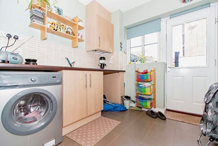 3 Bedroom Town House For Sale In Greenacre Way, Shaftesbury, SP7