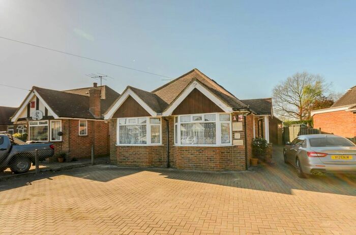 4 Bedroom Bungalow To Rent In Louis Fields, Fairlands, Guildford, GU3