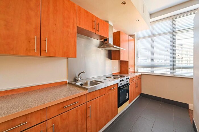 2 Bedroom Flat To Rent In City Road, Old Street, London, EC1V