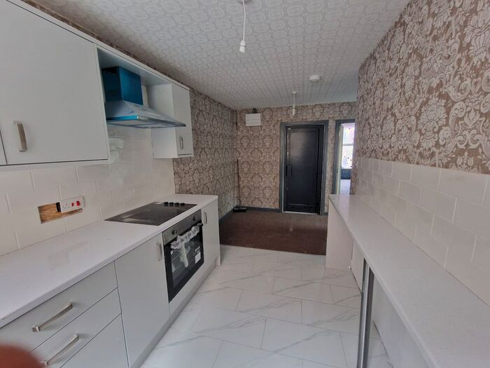 2 Bedroom Retail Premises To Rent In Barry Street, Bradford, BD1