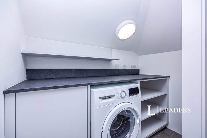 1 Bedroom Flat To Rent In Burrows Lane, Gomshall, GU5