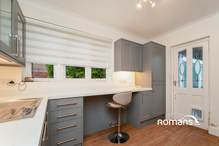 2 Bedroom Flat To Rent In Broomfield Court, Broomfield Park, Ascot, SL5