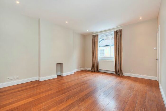 2 Bedroom Flat To Rent In Petersham Mews, London, SW7