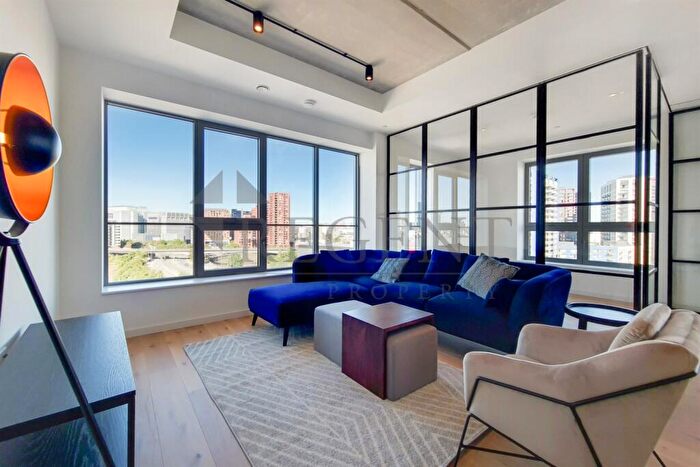 2 Bedroom Apartment To Rent In Douglass Tower, Goodluck Hope Walk, E14