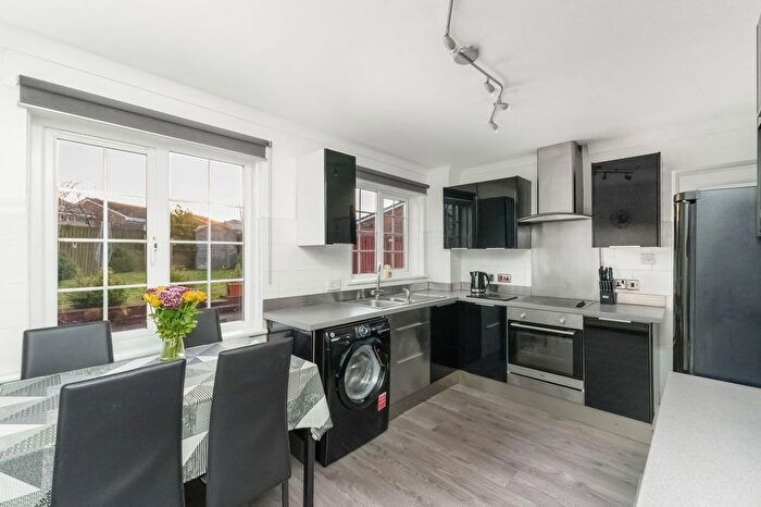 2 Bedroom Detached House For Sale In Jones Green, Carmondean, Livingston, EH54