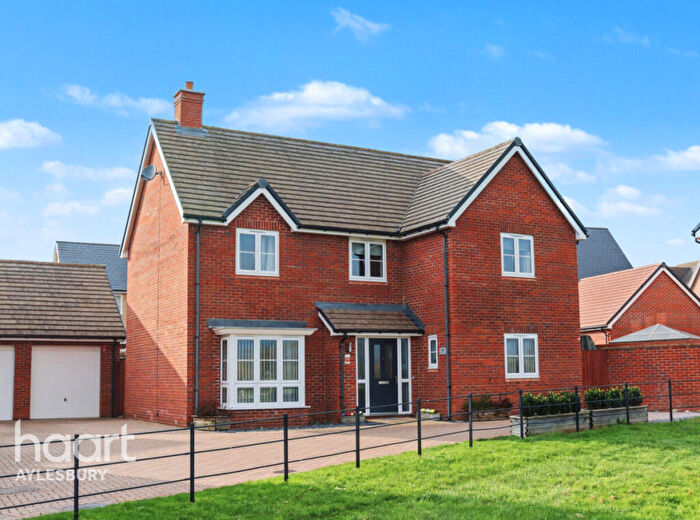 4 Bedroom Detached House For Sale In D'arcy Close, Aylesbury, HP18