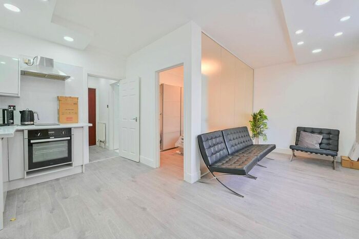 2 Bedroom Flat To Rent In Upper Berkeley Street, Marylebone, London, W1H