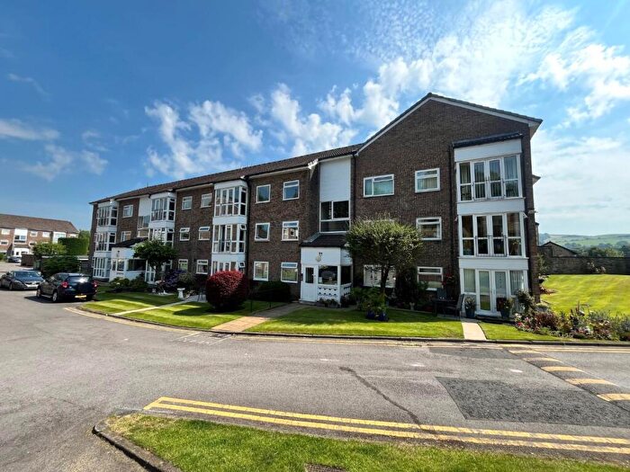 2 Bedroom Flat To Rent In Kay Brow, Ramsbottom, BL0