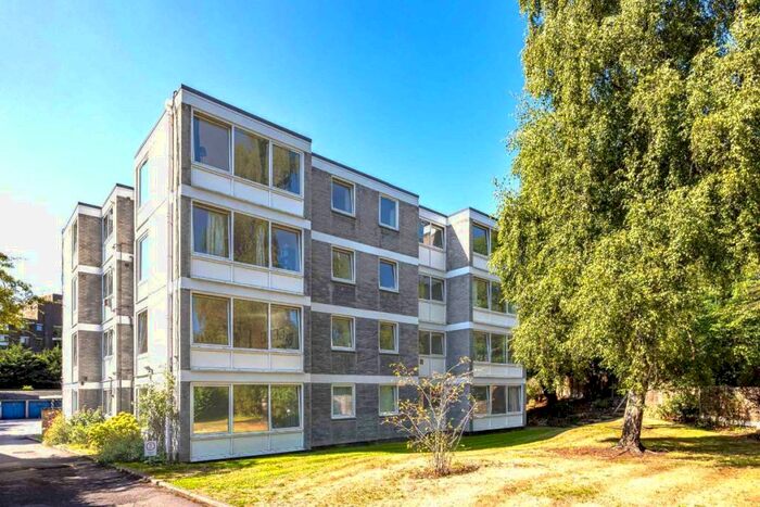 2 Bedroom Flat To Rent In Barnes Common, SW13