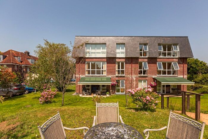 2 Bedroom Flat For Sale In Willow Court, Clyne Common, Swansea, SA3