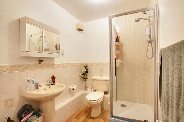 2 Bedroom Flat To Rent In Beach Crescent, Littlehampton, West Sussex, BN17