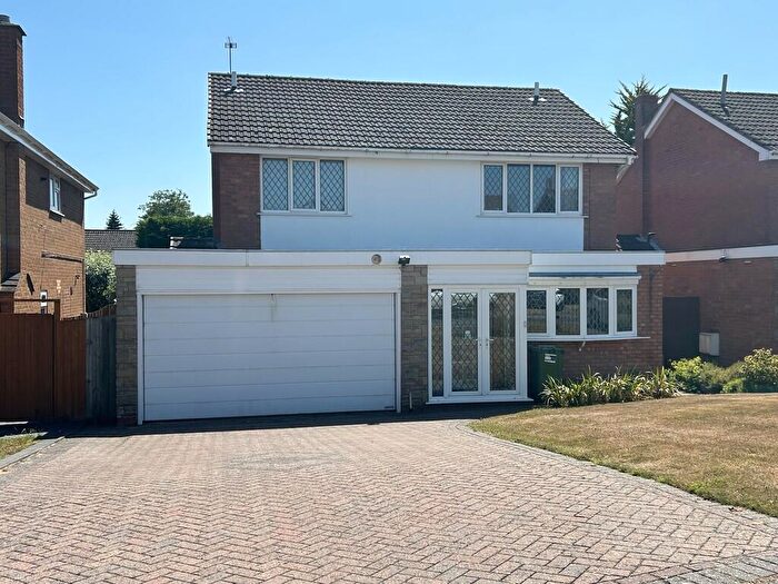 3 Bedroom Detached House For Sale In Copt Heath Drive, Knowle, B93