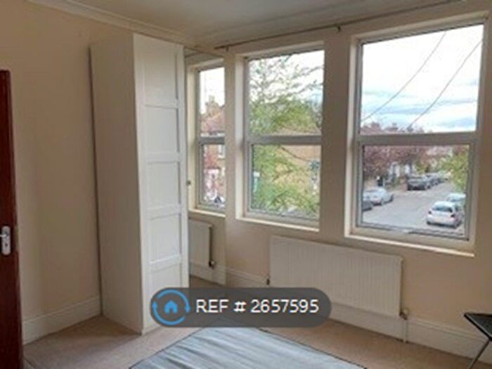 2 Bedroom Flat To Rent In Aldeburgh Street, London, SE10