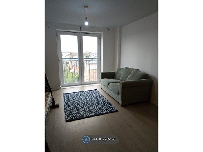 2 Bedroom Flat To Rent In Hertford House, Northolt, UB5