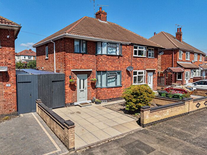 3 Bedroom Semi-Detached House For Sale In Stratford Road, Braunstone Town, LE3