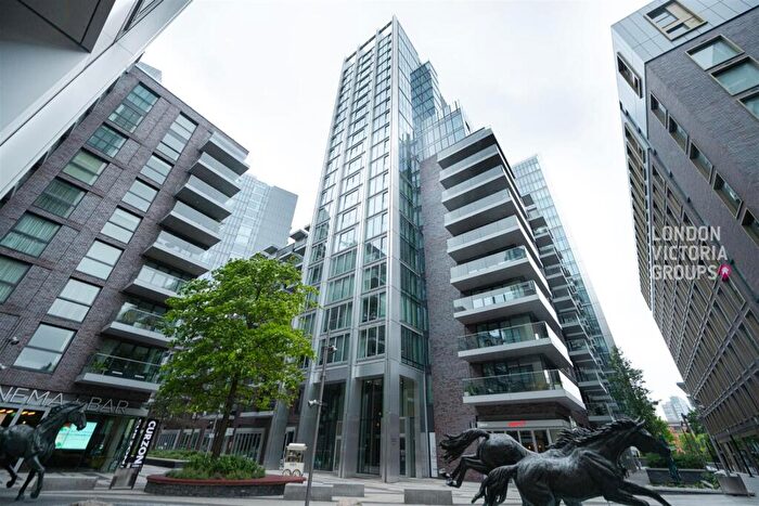 3 Bedroom Apartment For Sale In Neroli House, Piazza Walk, London, E1