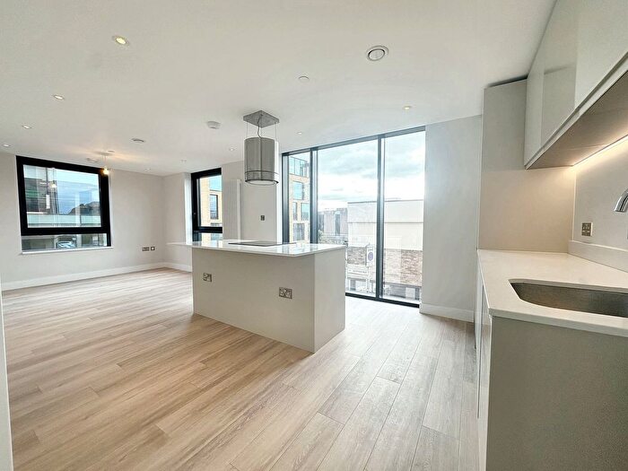 2 Bedroom Flat To Rent In Redford Way, Uxbridge, UB8