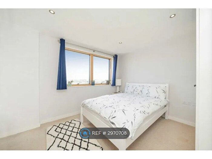 2 Bedroom Flat To Rent In Gifford Road, London, NW10