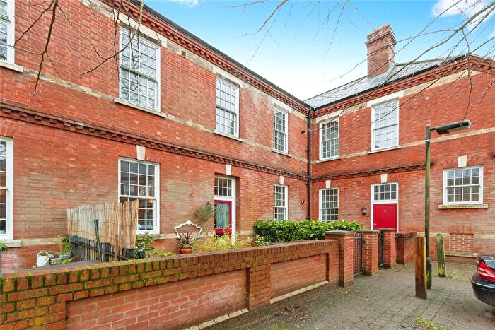 3 Bedroom Terraced House For Sale In Watertower Way, Basingstoke, Hampshire, RG24