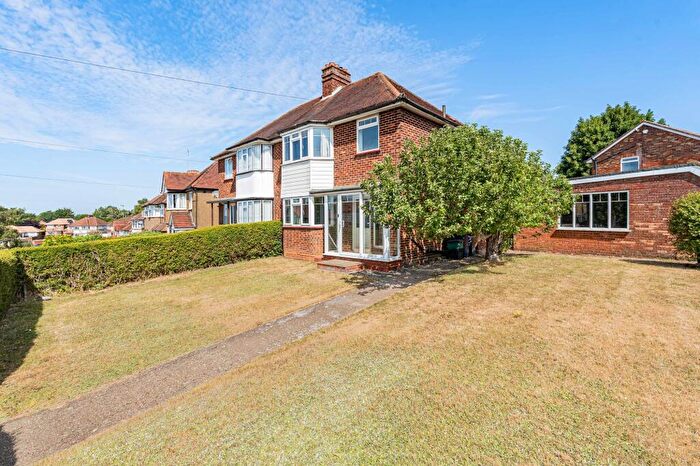 3 Bedroom House For Sale In Westover Road, High Wycombe, HP13