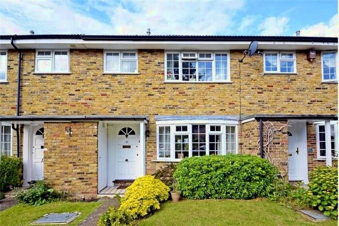 3 Bedroom Semi-Detached House To Rent In Parkway, Weybridge, Surrey, KT13