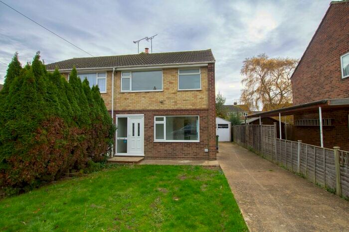3 Bedroom Semi-Detached House To Rent In Brabon Road, Farnborough, GU14