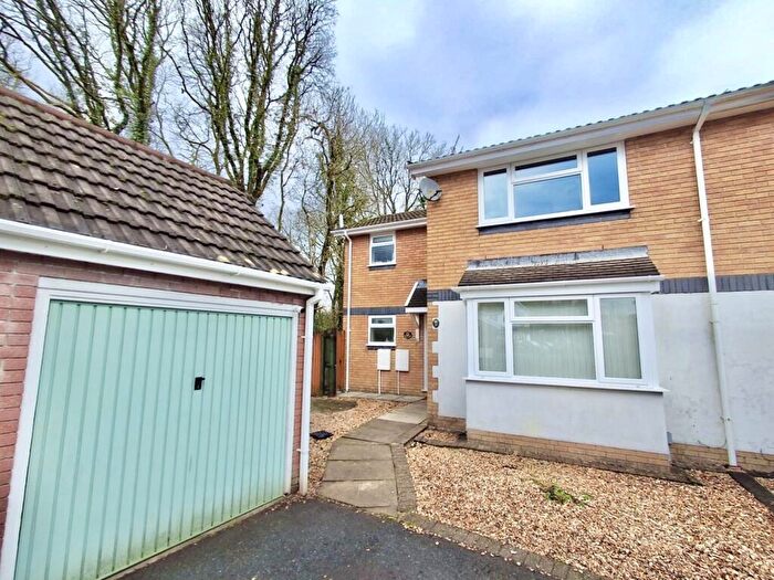 3 Bedroom Semi-Detached House For Sale In Waun Gron, Rhydyfro, Pontardawe, Swansea., SA8