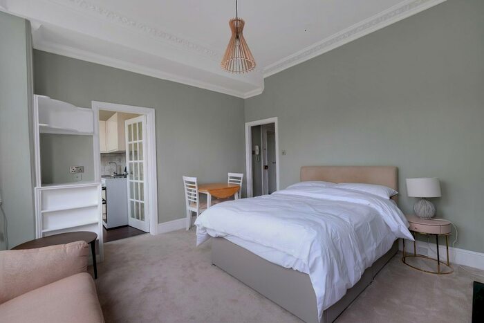 Studio To Rent In Palace Gardens Terrace, London, W8
