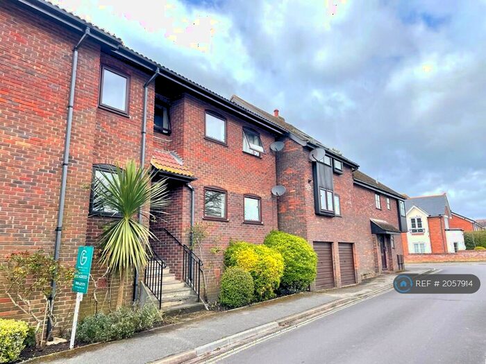 2 Bedroom Flat To Rent In Athelstan Court, Lymington, SO41