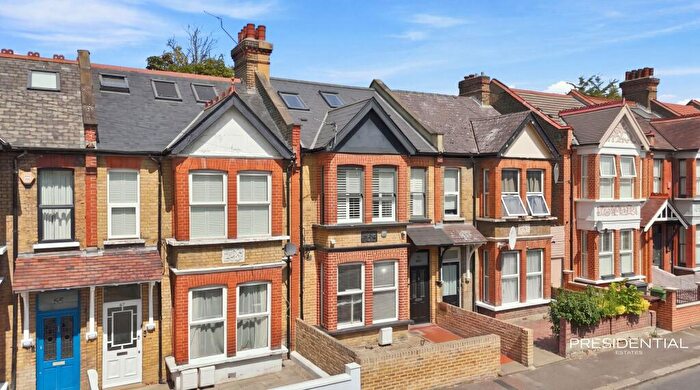 2 Bedroom Flat To Rent In Abbotts Park Road, Leyton, E10