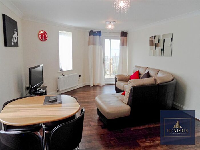 2 Bedroom Flat For Sale In Green Lanes, London, N13