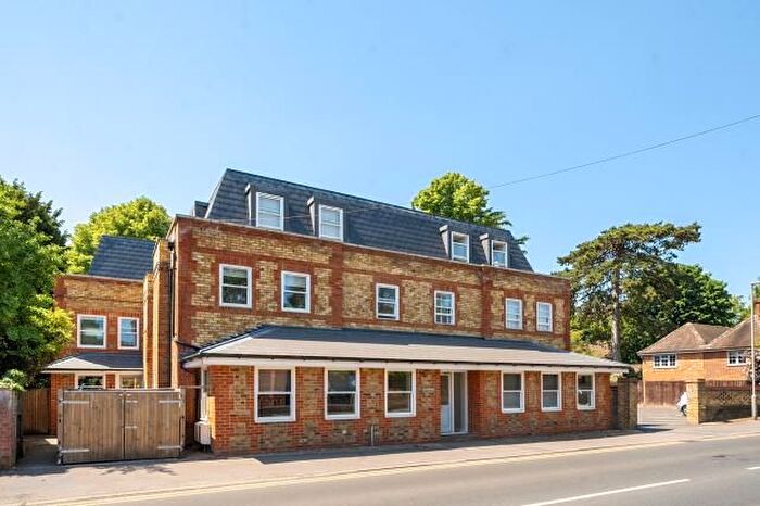 1 Bedroom Flat For Sale In Station Road, Bourne End, SL8