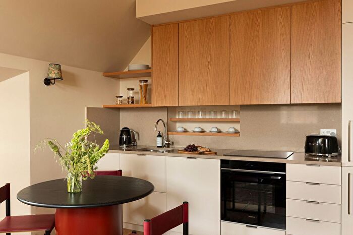 2 Bedroom Flat To Rent In Harley Street, London, W1G