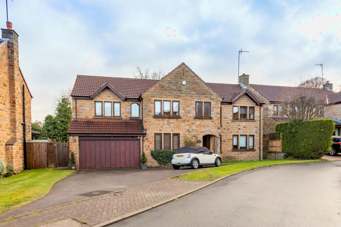 6 Bedroom Detached House To Rent In Syke Green, Leeds, LS14