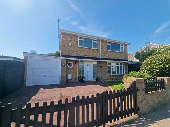 3 Bedroom Detached House To Rent In Churchill Avenue, Walmer, CT14