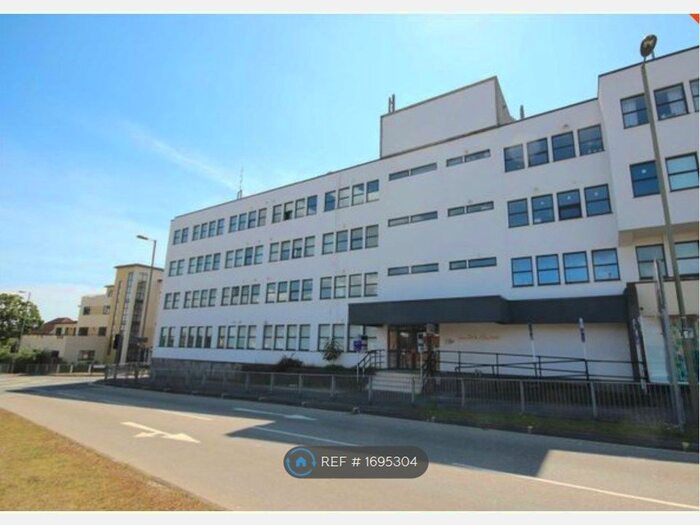 1 Bedroom Flat To Rent In Raebarn House, Waterlooville, PO7